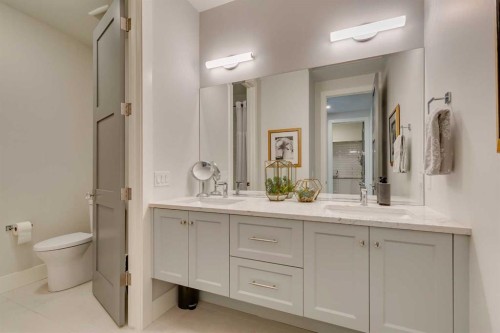 1827 22 Avenue Sw, Calgary, AB - Indoor Photo Showing Bathroom