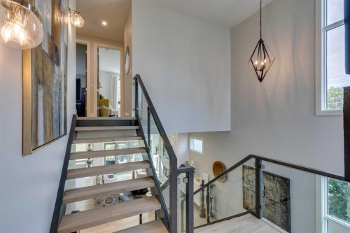 1827 22 Avenue Sw, Calgary, AB - Indoor Photo Showing Other Room