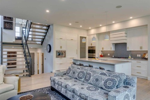 1827 22 Avenue Sw, Calgary, AB - Indoor Photo Showing Other Room