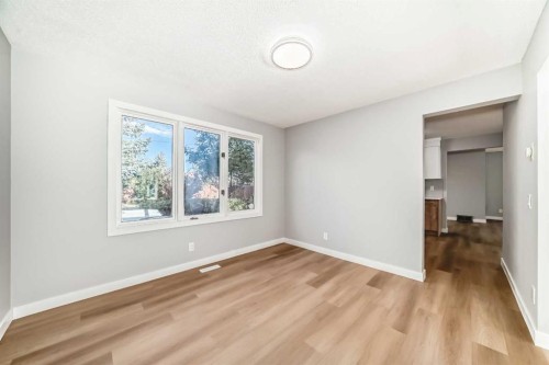 656 Woodbine Boulevard Sw, Calgary, AB - Indoor Photo Showing Other Room