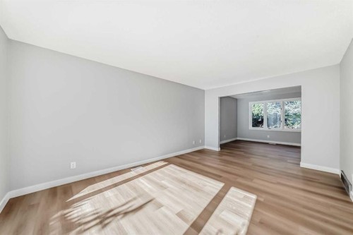 656 Woodbine Boulevard Sw, Calgary, AB - Indoor Photo Showing Other Room