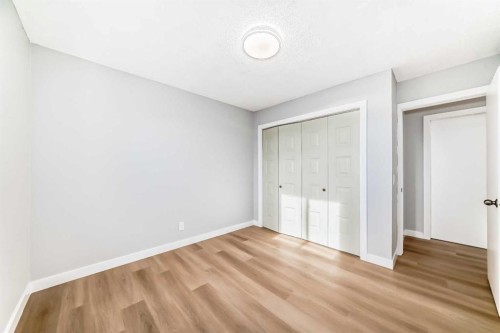 656 Woodbine Boulevard Sw, Calgary, AB - Indoor Photo Showing Other Room