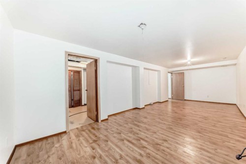 656 Woodbine Boulevard Sw, Calgary, AB - Indoor Photo Showing Other Room
