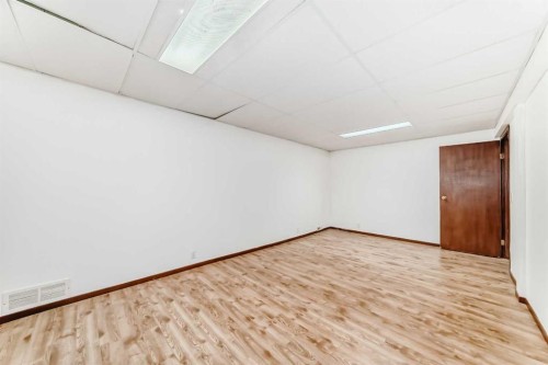 656 Woodbine Boulevard Sw, Calgary, AB - Indoor Photo Showing Other Room