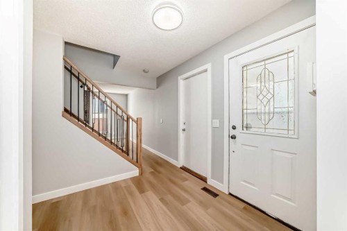 656 Woodbine Boulevard Sw, Calgary, AB - Indoor Photo Showing Other Room