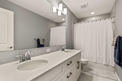 313 Evansglen Drive Nw, Calgary, AB - Indoor Photo Showing Bathroom