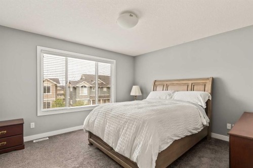 313 Evansglen Drive Nw, Calgary, AB - Indoor Photo Showing Bedroom