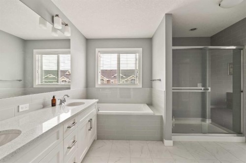 313 Evansglen Drive Nw, Calgary, AB - Indoor Photo Showing Bathroom