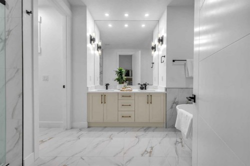 2435 52 Avenue Sw, Calgary, AB - Indoor Photo Showing Bathroom