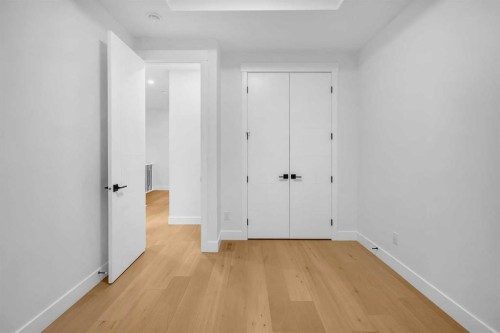 2435 52 Avenue Sw, Calgary, AB - Indoor Photo Showing Other Room