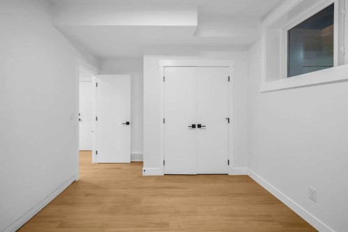 2435 52 Avenue Sw, Calgary, AB - Indoor Photo Showing Other Room