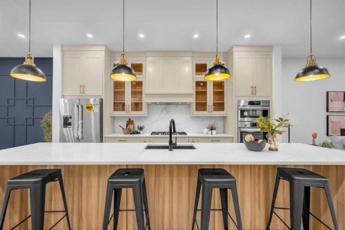 2435 52 Avenue Sw, Calgary, AB - Indoor Photo Showing Kitchen With Upgraded Kitchen