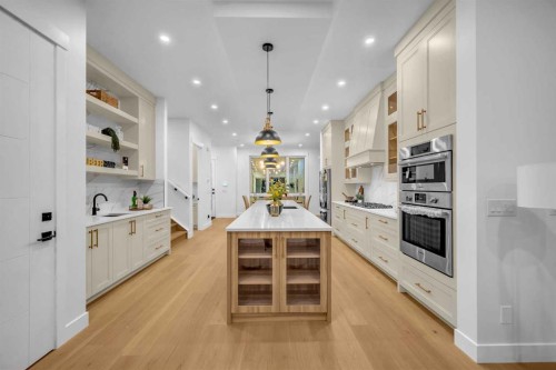 2435 52 Avenue Sw, Calgary, AB - Indoor Photo Showing Kitchen With Upgraded Kitchen