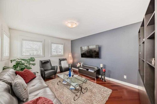 3002 18 Street Sw, Calgary, AB - Indoor Photo Showing Living Room