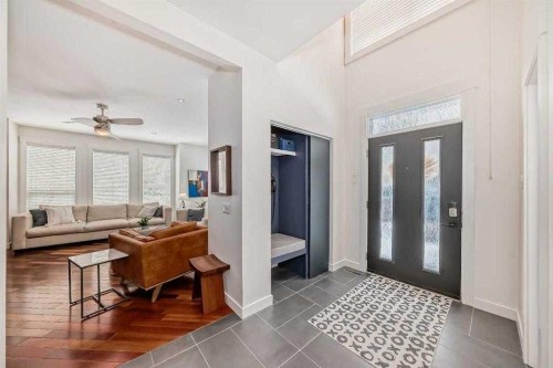 3002 18 Street Sw, Calgary, AB - Indoor Photo Showing Other Room