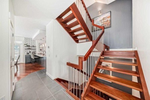 3002 18 Street Sw, Calgary, AB - Indoor Photo Showing Other Room