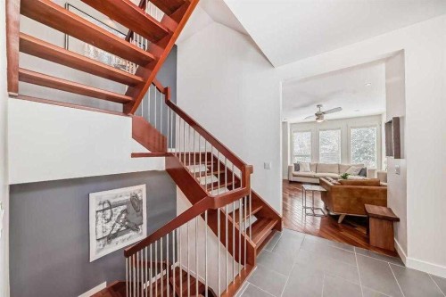 3002 18 Street Sw, Calgary, AB - Indoor Photo Showing Other Room