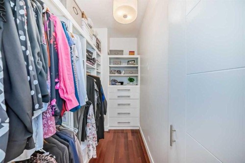 3002 18 Street Sw, Calgary, AB - Indoor With Storage