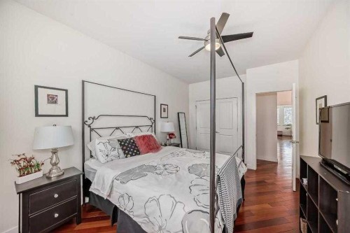 3002 18 Street Sw, Calgary, AB - Indoor Photo Showing Bedroom