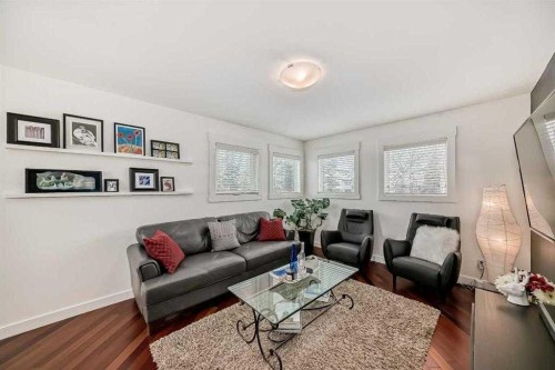 3002 18 Street Sw, Calgary, AB - Indoor Photo Showing Living Room