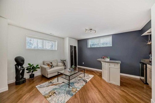 3002 18 Street Sw, Calgary, AB - Indoor Photo Showing Living Room