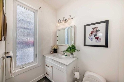 3002 18 Street Sw, Calgary, AB - Indoor Photo Showing Other Room