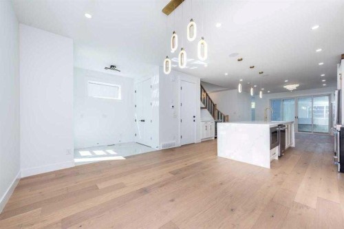 105 Hartford Road Nw, Calgary, AB - Indoor Photo Showing Kitchen