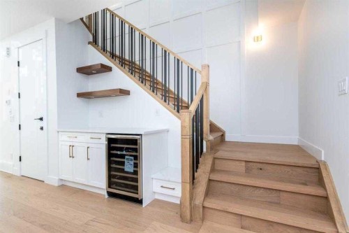 105 Hartford Road Nw, Calgary, AB - Indoor Photo Showing Other Room