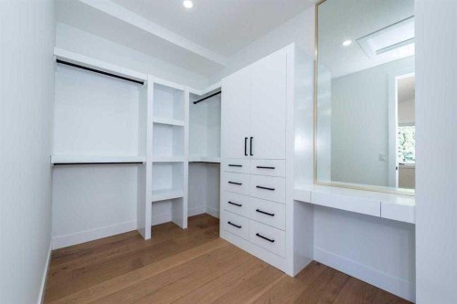 105 Hartford Road Nw, Calgary, AB - Indoor Photo Showing Other Room