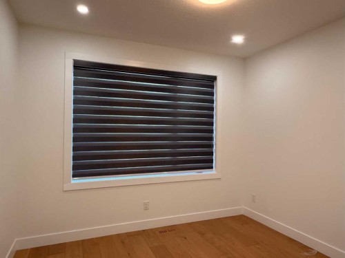 105 Hartford Road Nw, Calgary, AB - Indoor Photo Showing Other Room