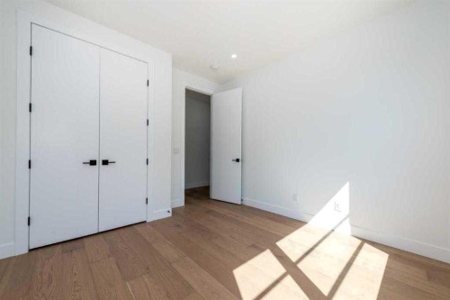 105 Hartford Road Nw, Calgary, AB - Indoor Photo Showing Other Room