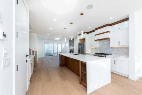 105 Hartford Road Nw, Calgary, AB - Indoor Photo Showing Kitchen With Upgraded Kitchen