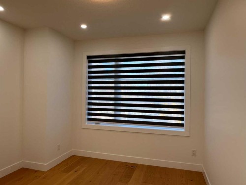 105 Hartford Road Nw, Calgary, AB - Indoor Photo Showing Other Room