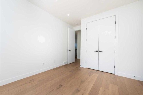 105 Hartford Road Nw, Calgary, AB - Indoor Photo Showing Other Room
