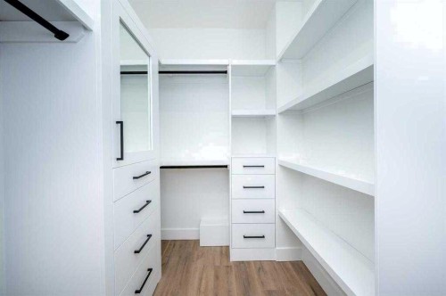 105 Hartford Road Nw, Calgary, AB - Indoor With Storage