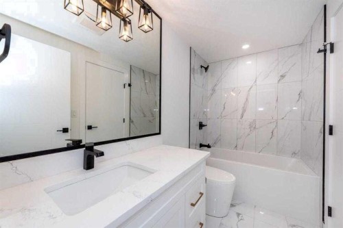 105 Hartford Road Nw, Calgary, AB - Indoor Photo Showing Bathroom