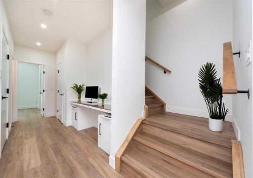 105 Hartford Road Nw, Calgary, AB - Indoor Photo Showing Other Room