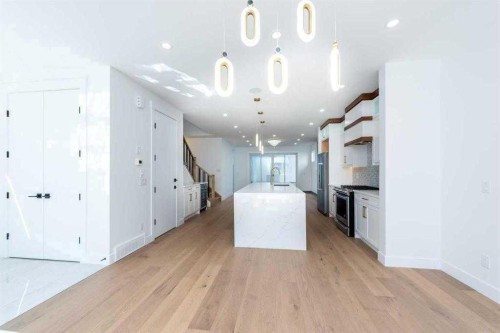105 Hartford Road Nw, Calgary, AB - Indoor Photo Showing Kitchen