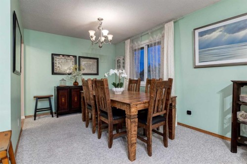 220 Oakridge Place Sw, Calgary, AB - Indoor Photo Showing Dining Room