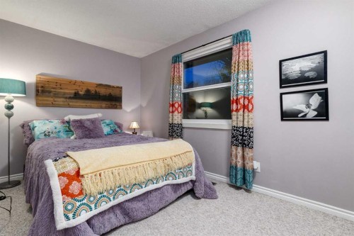 220 Oakridge Place Sw, Calgary, AB - Indoor Photo Showing Bedroom