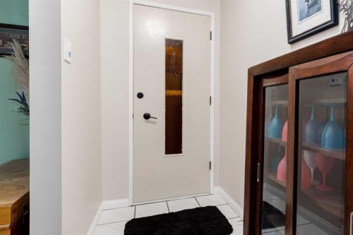 220 Oakridge Place Sw, Calgary, AB - Indoor Photo Showing Other Room