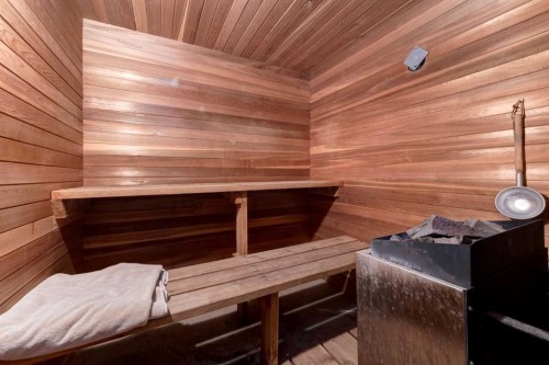 220 Oakridge Place Sw, Calgary, AB - Indoor Photo Showing Other Room