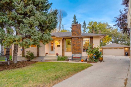 220 Oakridge Place Sw, Calgary, AB - Outdoor With Facade