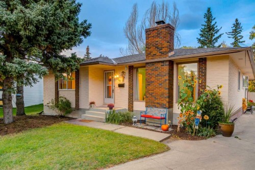 220 Oakridge Place Sw, Calgary, AB - Outdoor With Facade