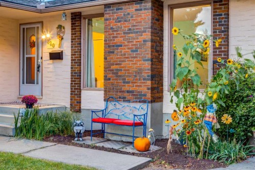 220 Oakridge Place Sw, Calgary, AB - Outdoor With Exterior