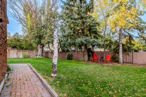 220 Oakridge Place Sw, Calgary, AB - Outdoor With Backyard