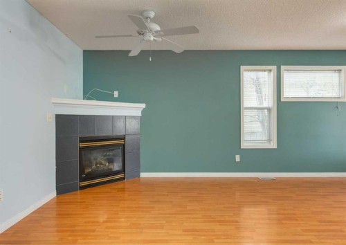 141 28 Avenue Ne, Calgary, AB - Indoor With Fireplace