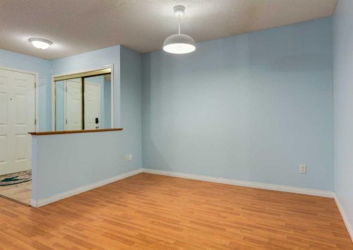 141 28 Avenue Ne, Calgary, AB - Indoor Photo Showing Other Room