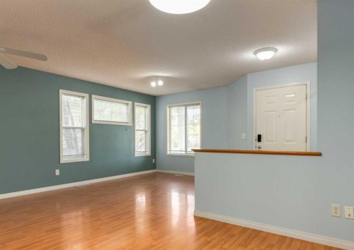 141 28 Avenue Ne, Calgary, AB - Indoor Photo Showing Other Room