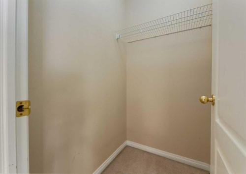 141 28 Avenue Ne, Calgary, AB - Indoor Photo Showing Other Room